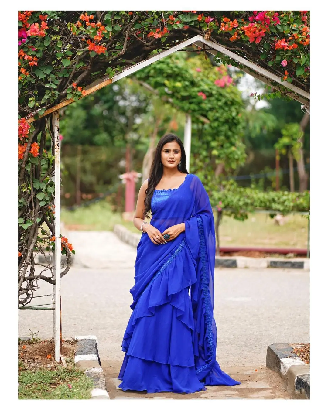 INDIAN GIRL KAVYA SHREE IN TRADITIONAL BLUE SAREE SLEEVELESS BLOUSE 5